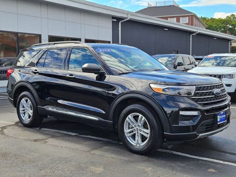 Used 2022 Ford Explorer XLT w/ Equipment Group 202A image 7