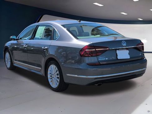 Used 2017 Volkswagen Passat 1.8T SE image 5