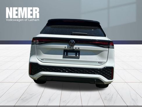 New 2026 Volkswagen Tiguan SE R-Line AWD/4WD image 3