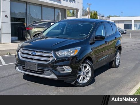 Used 2017 Ford Escape SE image 1