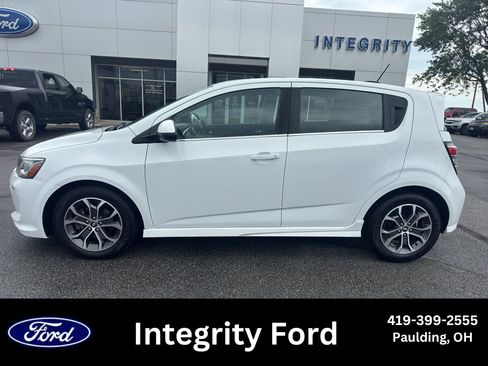 Used 2017 Chevrolet Sonic LT FWD image 1