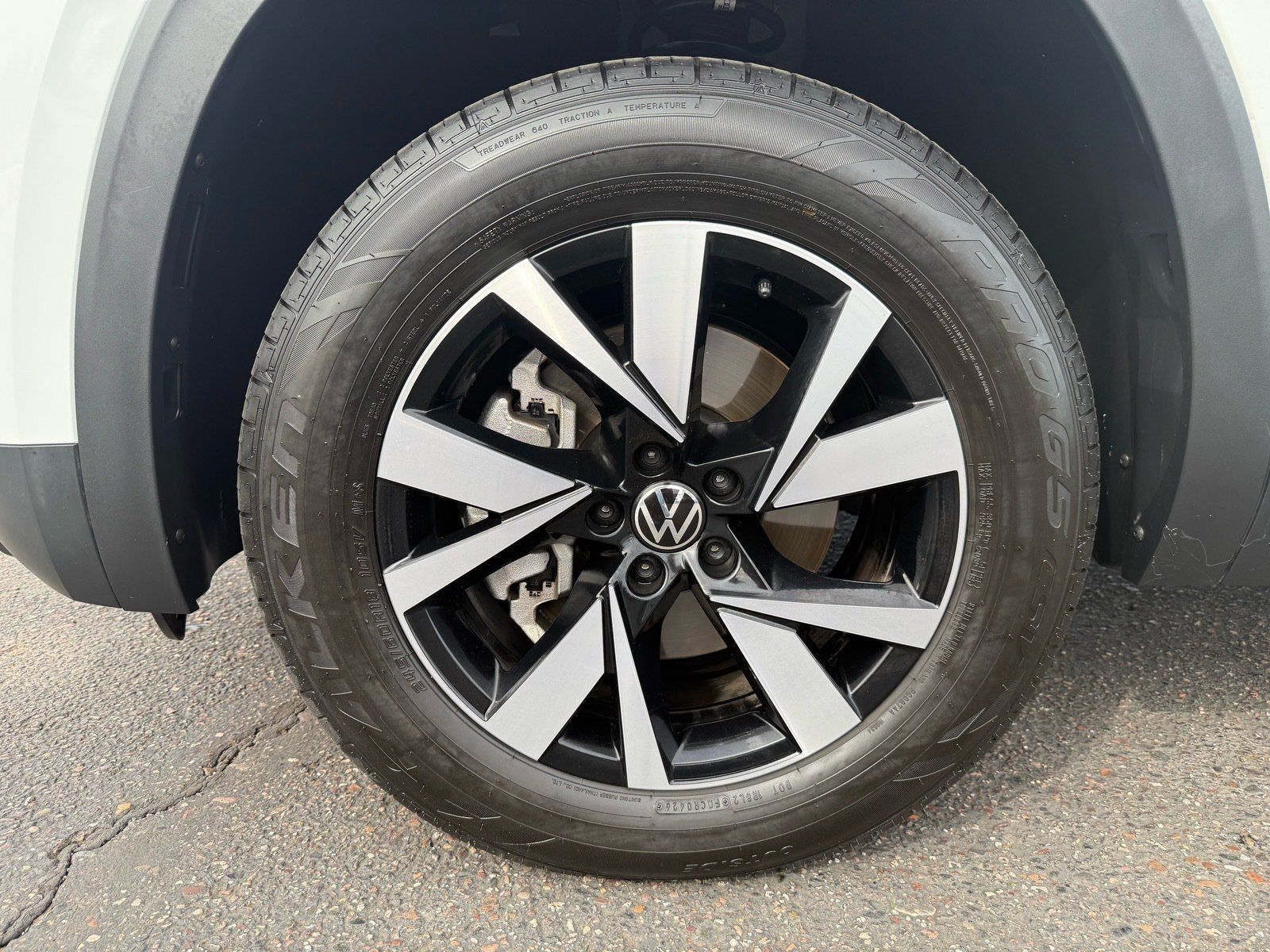 Used 2022 Volkswagen Atlas Cross Sport SE FWD image 11