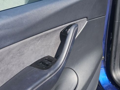 Used 2021 Tesla Model Y Long Range image 12