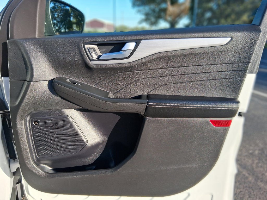 Used 2023 Ford Escape SE w/ PHEV Premium Package FWD image 9