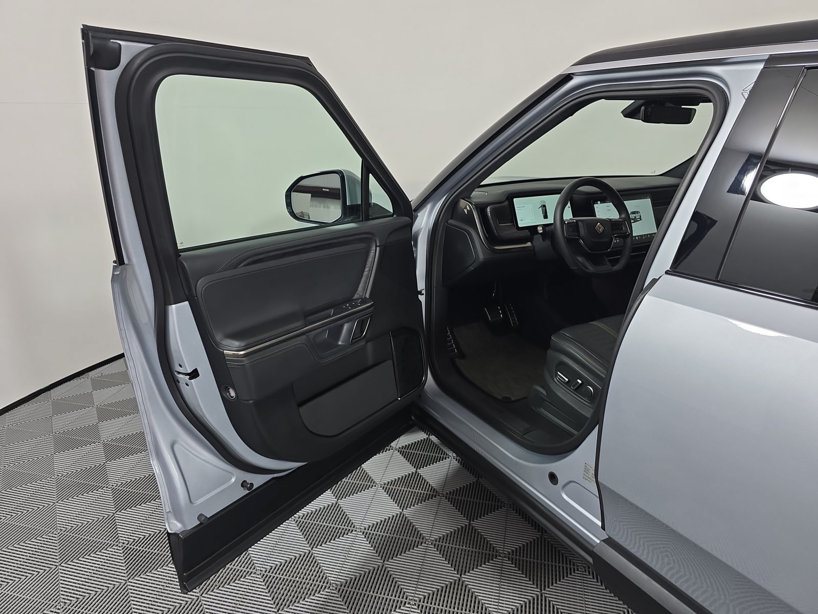 Used 2024 Rivian R1S Adventure Quad AWD/4WD image 16