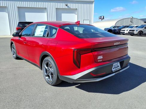 Used 2025 Kia K4 LXS image 4