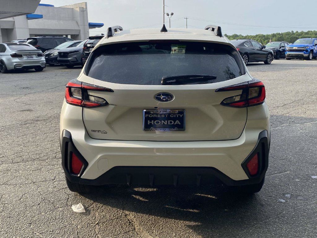 Used 2024 Subaru Crosstrek 2.0i Premium AWD/4WD image 4