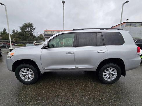 Used 2016 Toyota Land Cruiser image 4