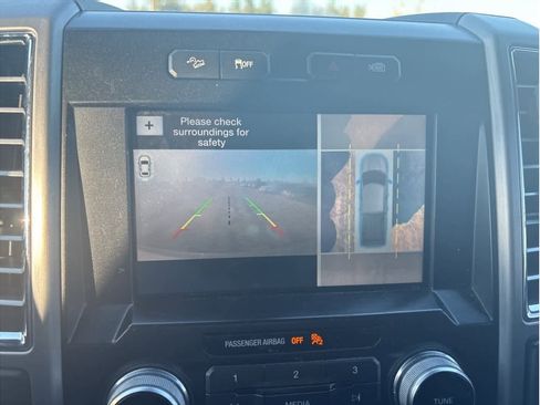 Used 2016 Ford F150 Platinum w/ Equipment Group 701A Luxury image 17