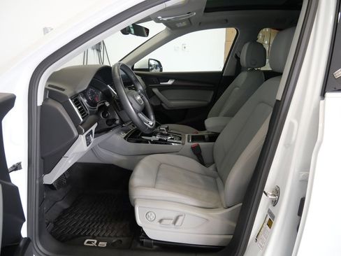Used 2022 Audi Q5 2.0T Premium w/ Convenience Package image 11