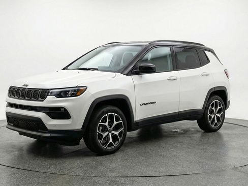 Used 2025 Jeep Compass Limited AWD/4WD image 3