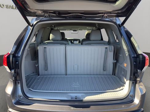 Used 2019 Toyota Highlander XLE image 24