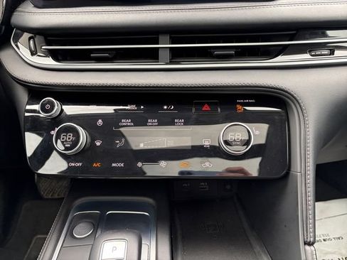 Used 2025 INFINITI QX60 Luxe AWD/4WD image 17
