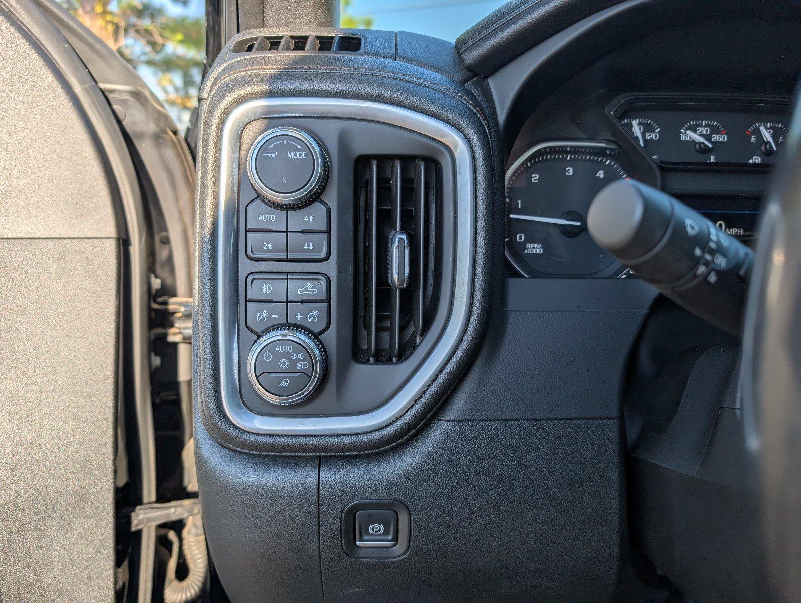 Used 2022 GMC Sierra 2500 AT4 w/ Gooseneck/5TH Wheel Package AWD/4WD image 30