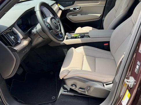 New 2026 Volvo XC90 T8 Ultra w/ Protection Package Premier AWD/4WD image 17