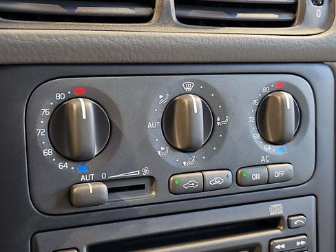 Used 2002 Volvo C70 HT image 16