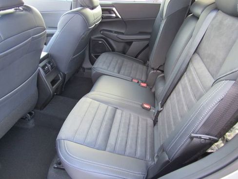 New 2026 Mitsubishi Outlander SE FWD image 8