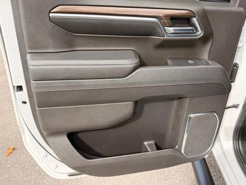 Used 2024 Chevrolet Silverado 1500 LT Trail Boss w/ Convenience Package II image 16