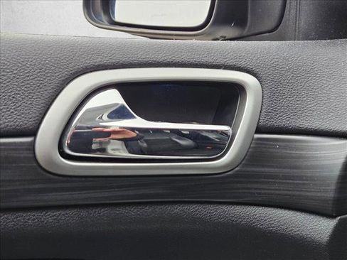 Used 2019 Jeep Grand Cherokee Altitude image 10