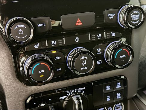 Used 2022 RAM 1500 Laramie AWD/4WD image 24
