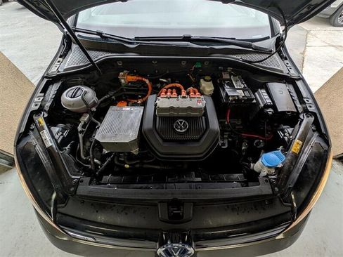 Used 2015 Volkswagen e-Golf Limited Edition image 17