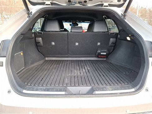 Used 2021 Toyota Venza Limited image 28