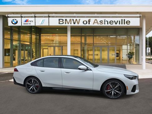 New 2026 BMW 550e xDrive AWD/4WD image 1