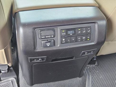 Used 2017 Toyota Sequoia Platinum AWD/4WD image 20