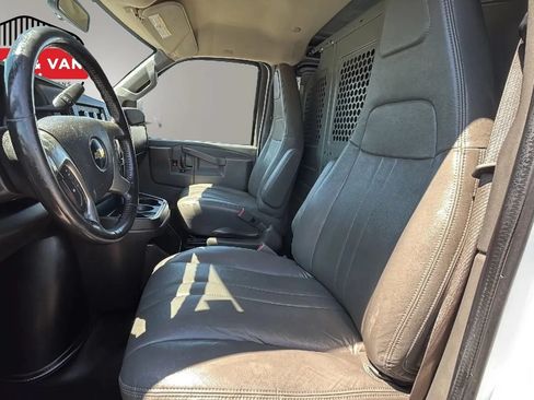 Used 2018 Chevrolet Express 3500 w/ Driver Convenience Package RWD image 30