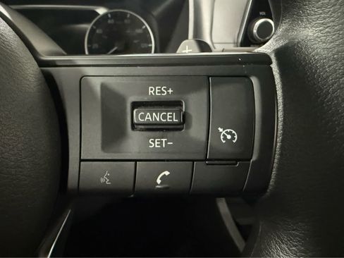 Used 2024 Nissan Rogue S AWD/4WD image 19