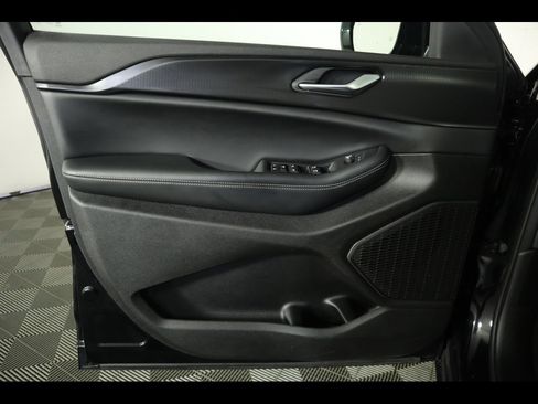 Used 2023 Jeep Grand Cherokee Laredo X image 19