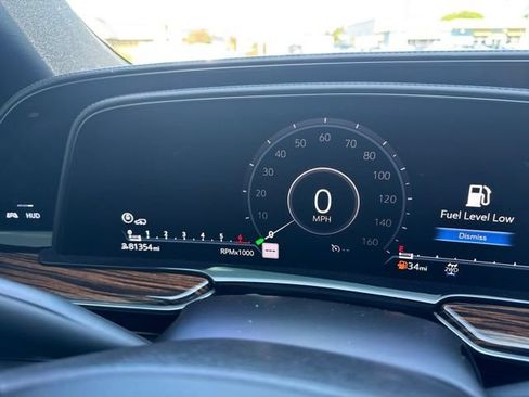 Used 2021 Cadillac Escalade ESV Premium Luxury w/ Driver Assist Tech Package AWD/4WD image 3