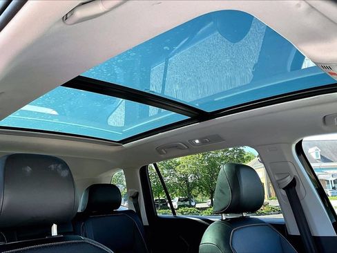 Used 2023 Volkswagen Tiguan SE w/ Panoramic Sunroof Package AWD/4WD image 34