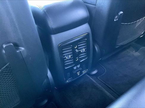 Used 2019 Jeep Grand Cherokee Limited AWD/4WD image 13