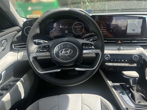 New 2025 Hyundai Elantra Limited image 10