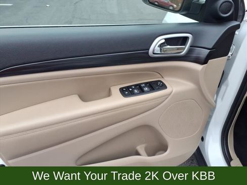 Used 2022 Jeep Grand Cherokee Laredo E image 10