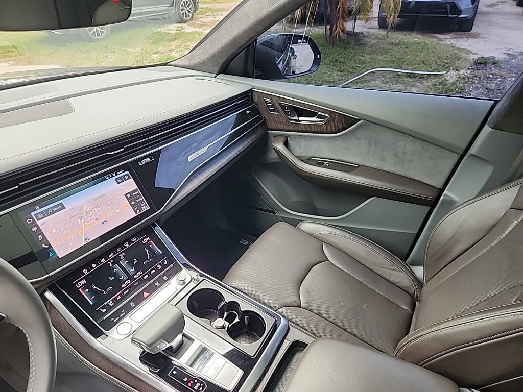 Used 2019 Audi Q8 Prestige w/ Luxury Package AWD/4WD image 6