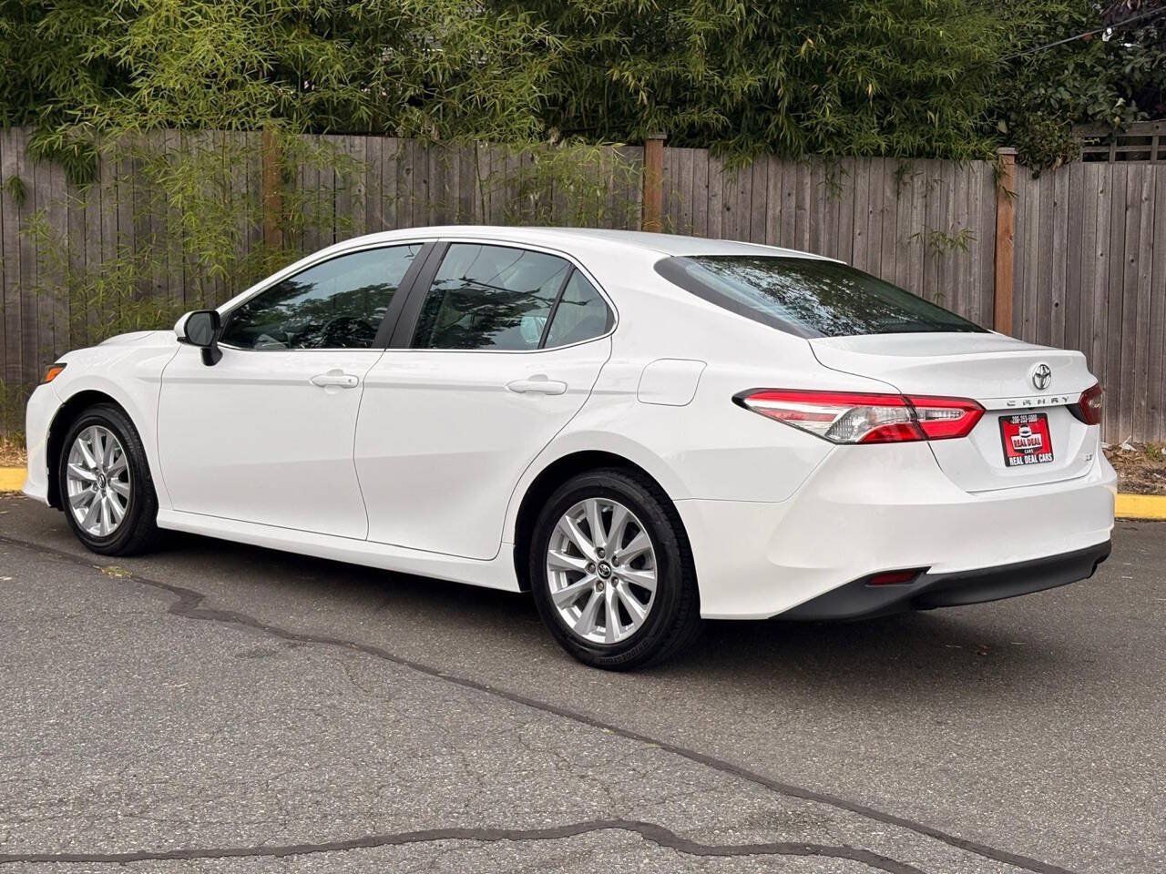 Used 2018 Toyota Camry LE FWD image 23