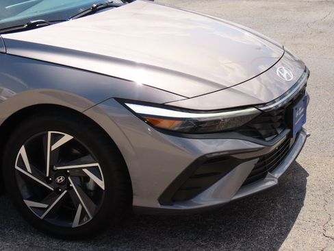 Used 2024 Hyundai Elantra SEL w/ Convenience Package image 5