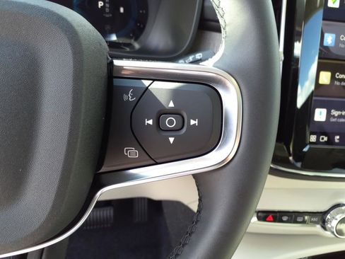 Certified 2025 Volvo XC40 B5 Ultra w/ Climate Package image 16