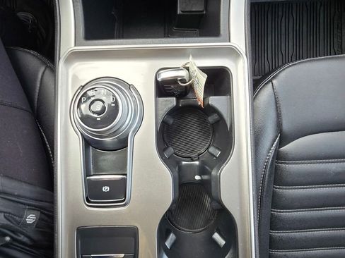 Used 2024 Ford Edge SEL w/ Convenience Package image 8