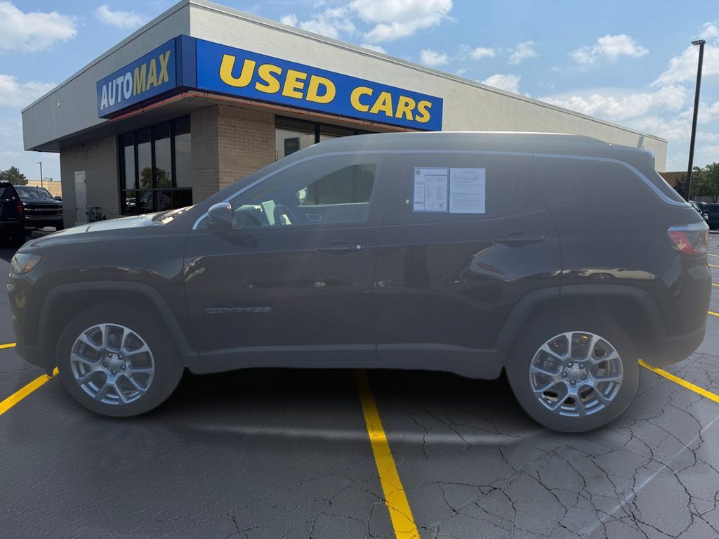 Used 2023 Jeep Compass Latitude AWD/4WD image 8