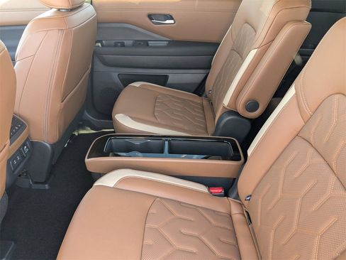 New 2026 Nissan Pathfinder Platinum image 27