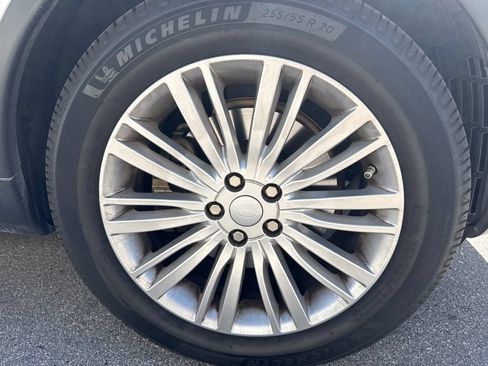 Used 2017 Land Rover Discovery SE AWD/4WD image 5