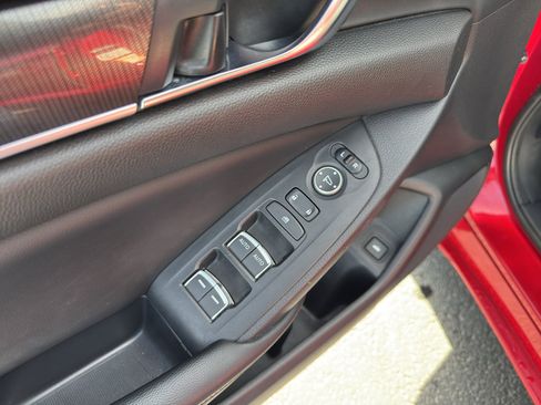Used 2018 Honda Accord Sport image 10
