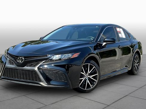 Used 2021 Toyota Camry SE FWD image 1