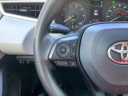 Used 2025 Toyota Corolla LE FWD image 22