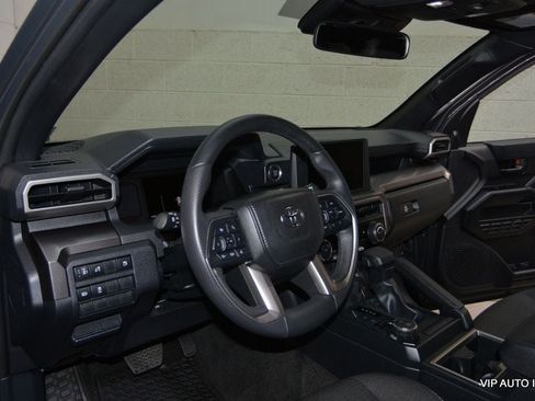 Used 2025 Toyota 4Runner SR5 AWD/4WD image 15