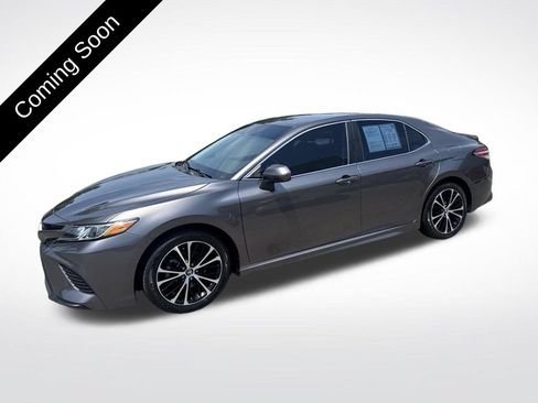 Used 2020 Toyota Camry SE FWD image 3