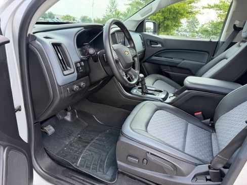 Used 2019 Chevrolet Colorado Z71 AWD/4WD image 12